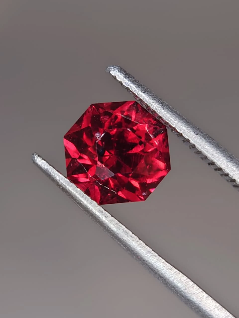 2.5ct Octagon Faceted Malaya Garnet from Tanzania — view 2